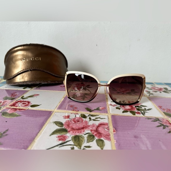 Gucci Women's Brown Cream Gold Oversized Sunglasses - Picture 1 of 11
